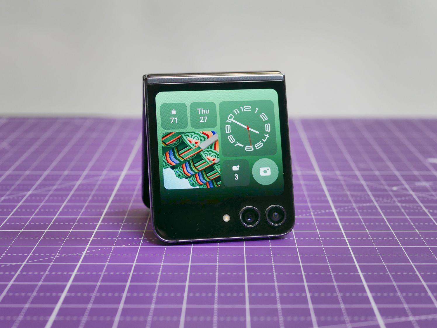 Samsung Galaxy Z Flip 5 パープル 傷あり Samsung Galaxy Z Flip 5 パープル 傷あり Samsung Galaxy Z Flip 5