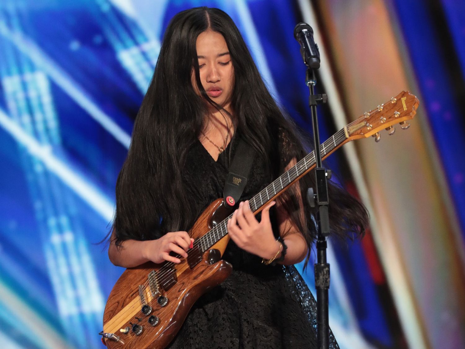 16-year-old guitarist stuns on AGT with the Cranberries' Zombie