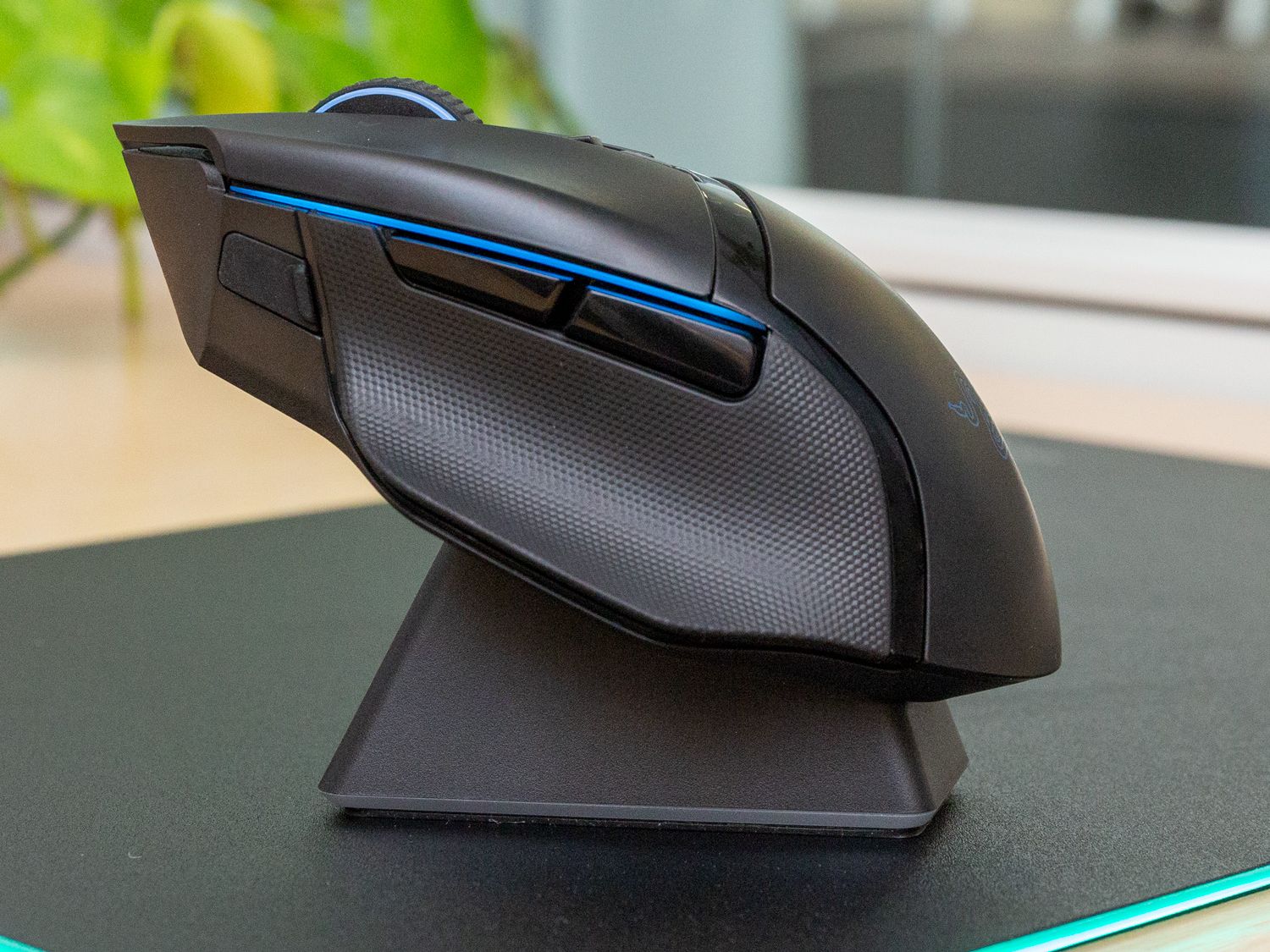 Razer Basilisk Ultimate Gaming Mouse Review: Stealthy Wireless Assassin |  Tom's Hardware 