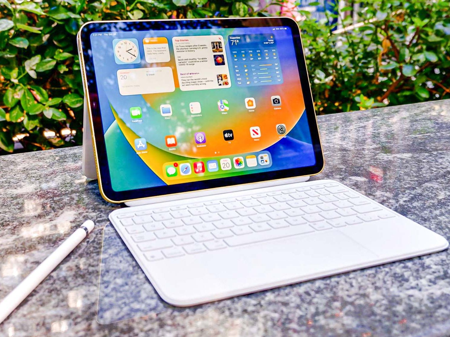 値下げ可能　ipad for iPad超透明 黄色くないブルーライト低減 画面保護強化ガラス カドピタ