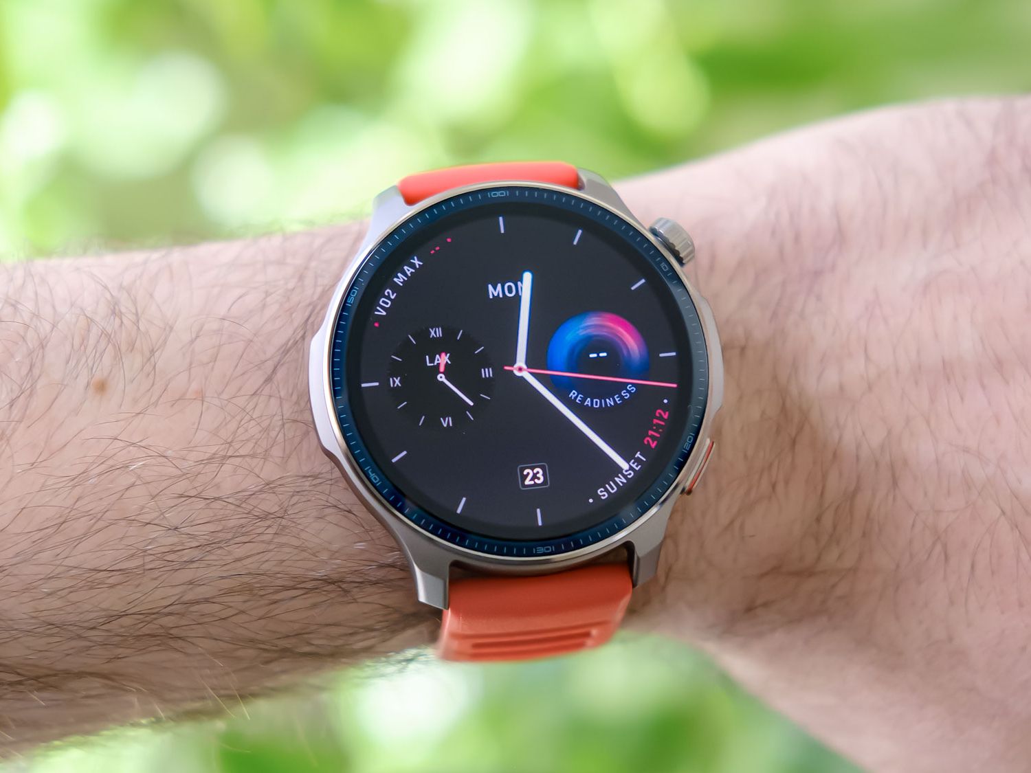 I just went hands-on with the Amazfit Balance 2 — this new 
