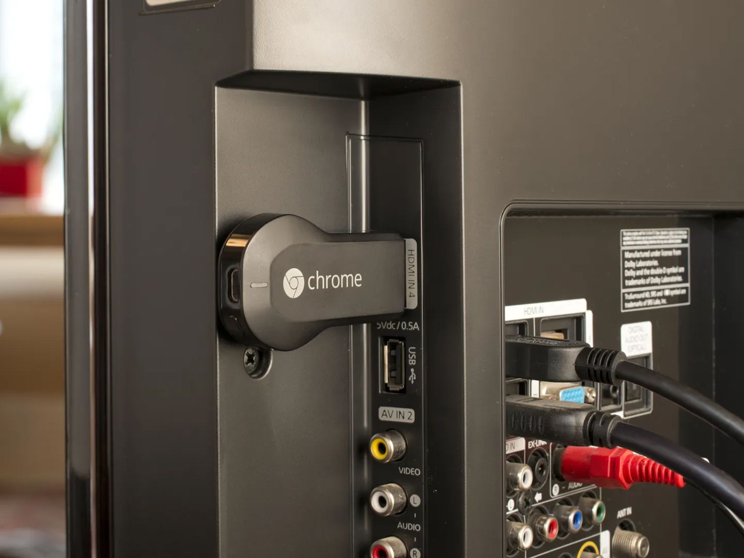 Google rolls out a fix for 1st-gen Chromecast dongles, while the