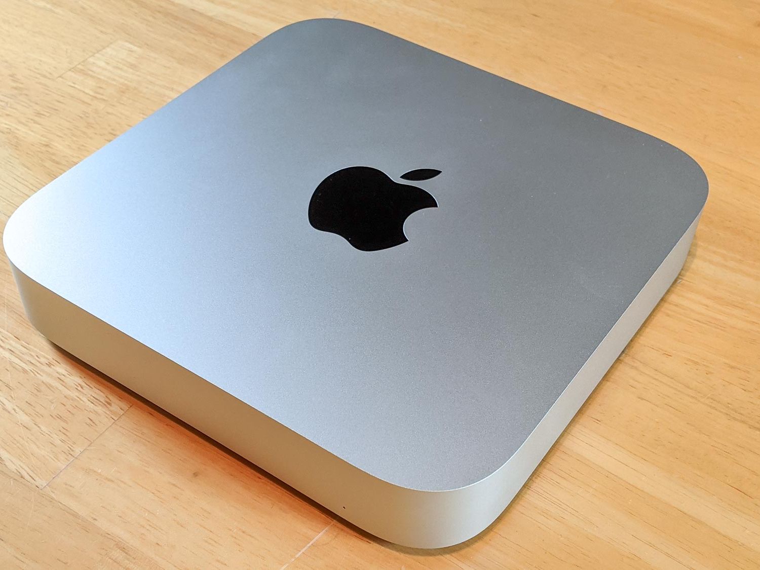 Apple M1 Mac mini　8GB/1TB Amazon.com: Apple 2020 Mac Mini with Apple M1 Chip, 8GB RAM