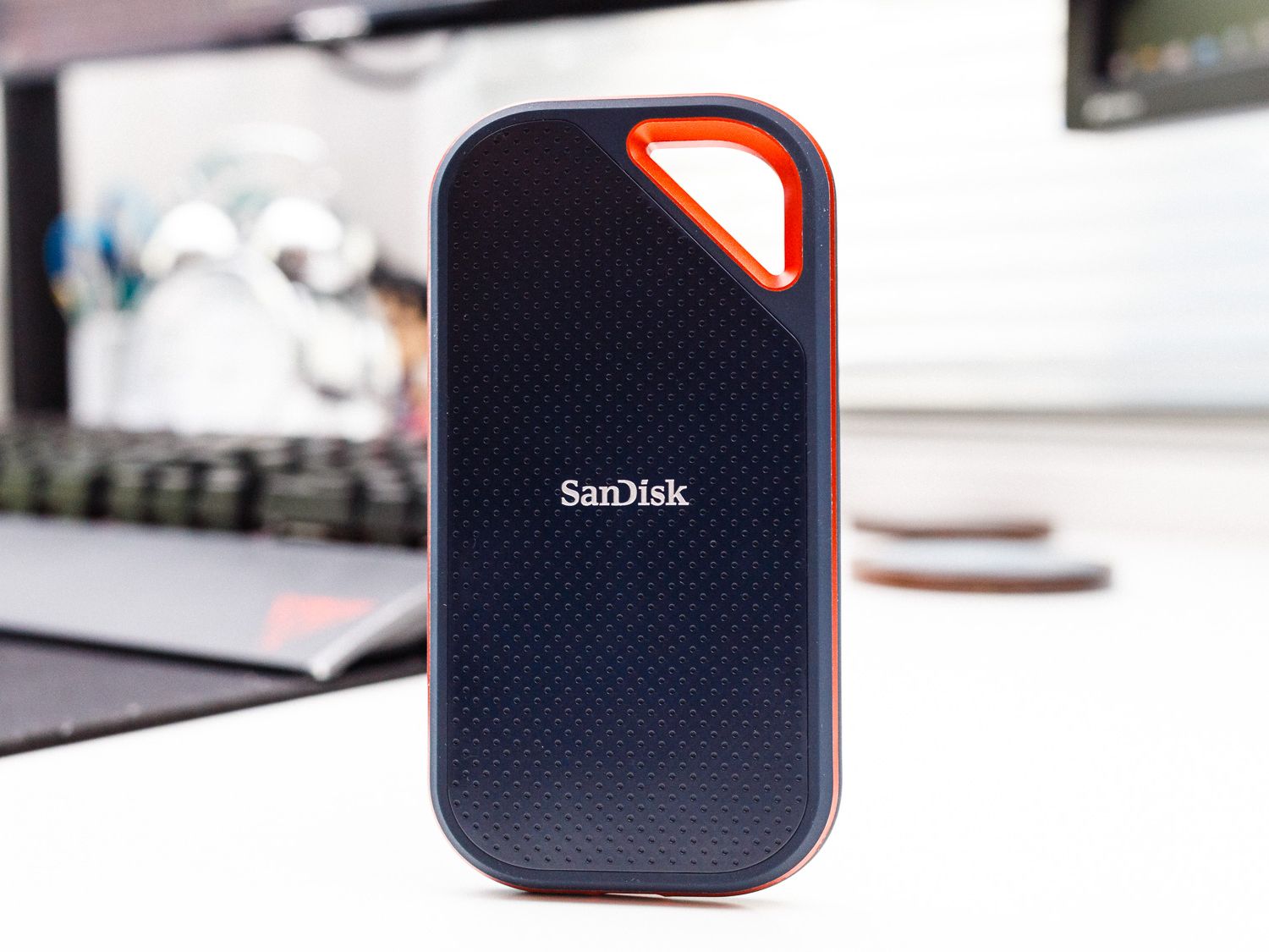 SanDisk Extreme PRO ポータブルSSD 2TB SanDisk 2TB Extreme Portable SSD V2 (Black) SDSSDE61-2T00-G25