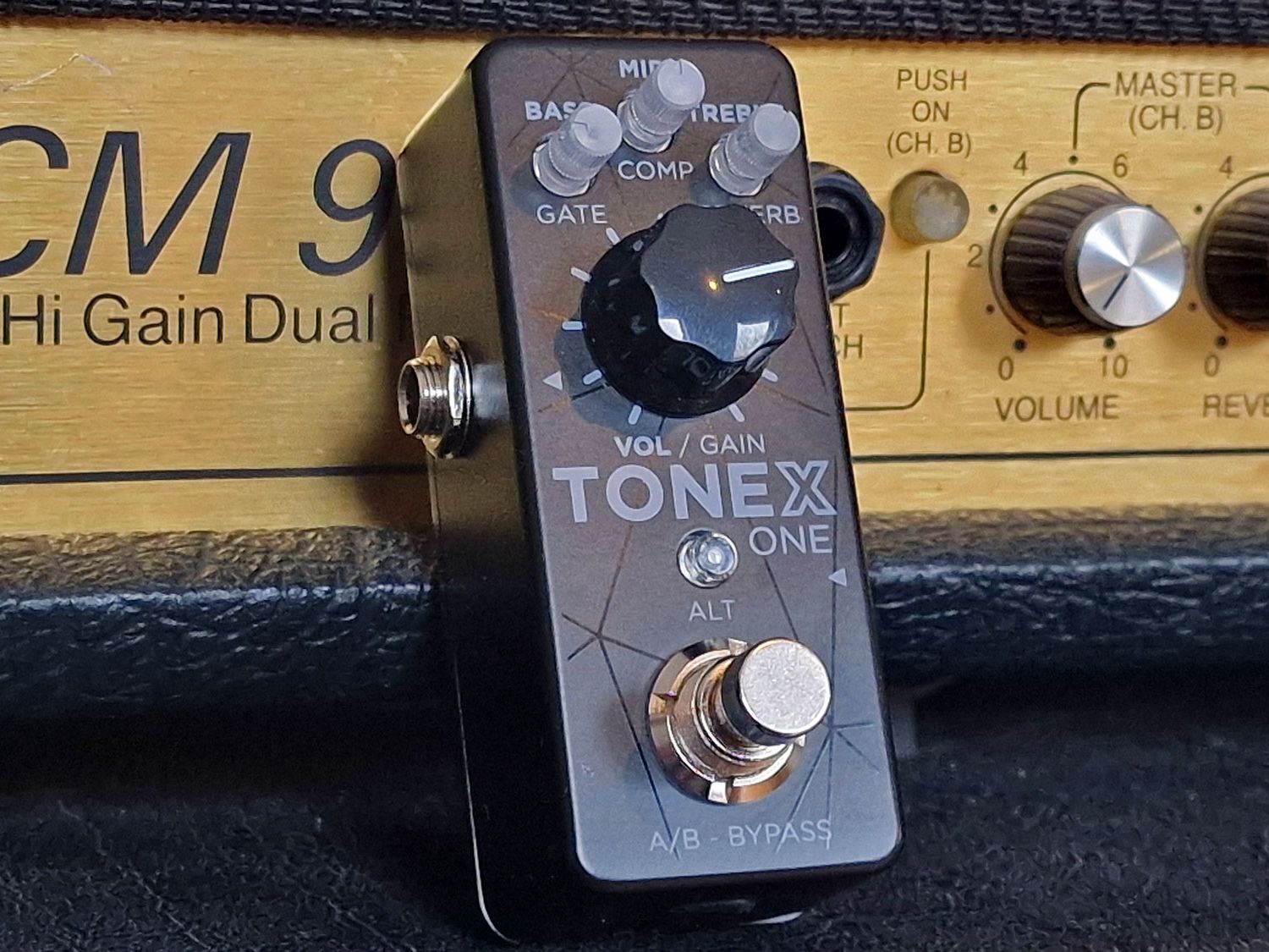 ギター tonex pedal Amazon.com: IK Multimedia TONEX Pedal Limited Edition AI