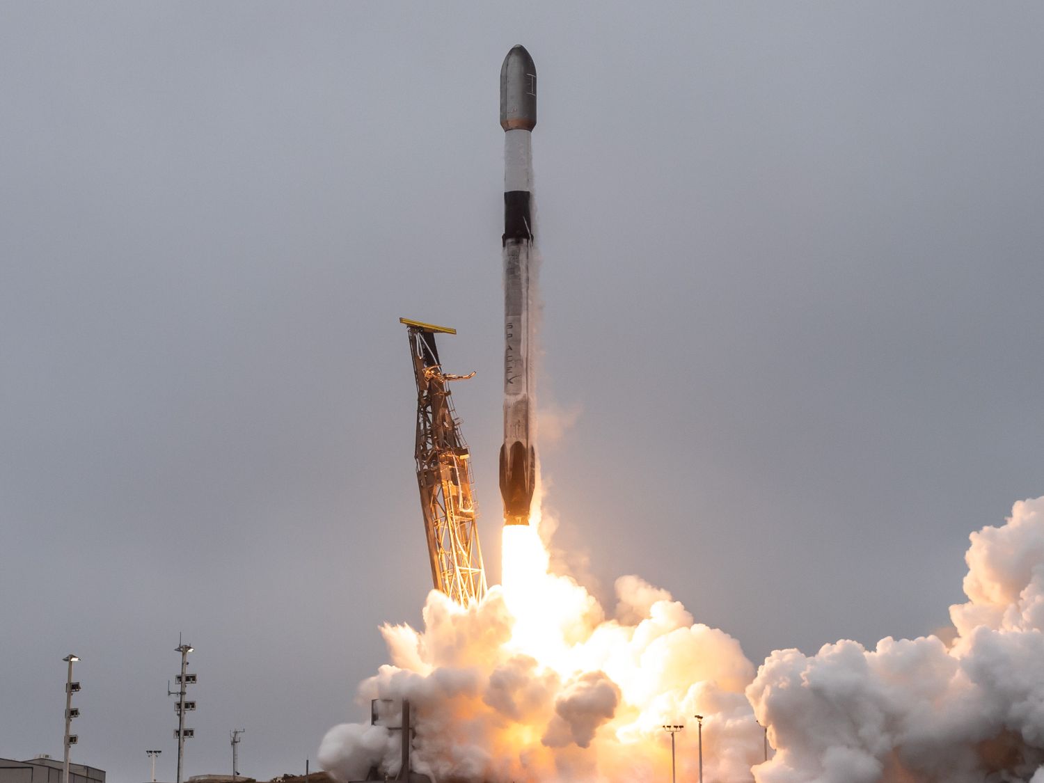 SpaceX ファルコン9号 × Starlink 精密完成モデル X7pTTQkNXCXgdGyAqNpXPo.jpg