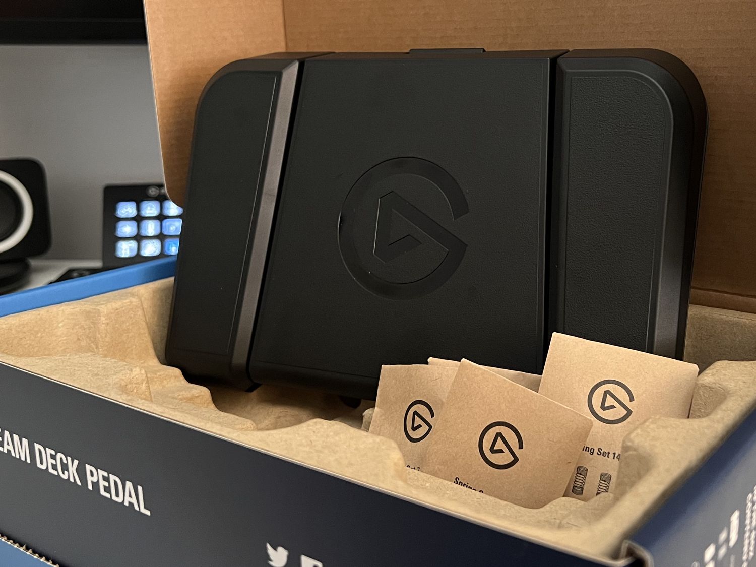 その他 Elgato Stream Deck Pedal Amazon.com: Elgato Stream Deck Pedal – Hands-Free Studio