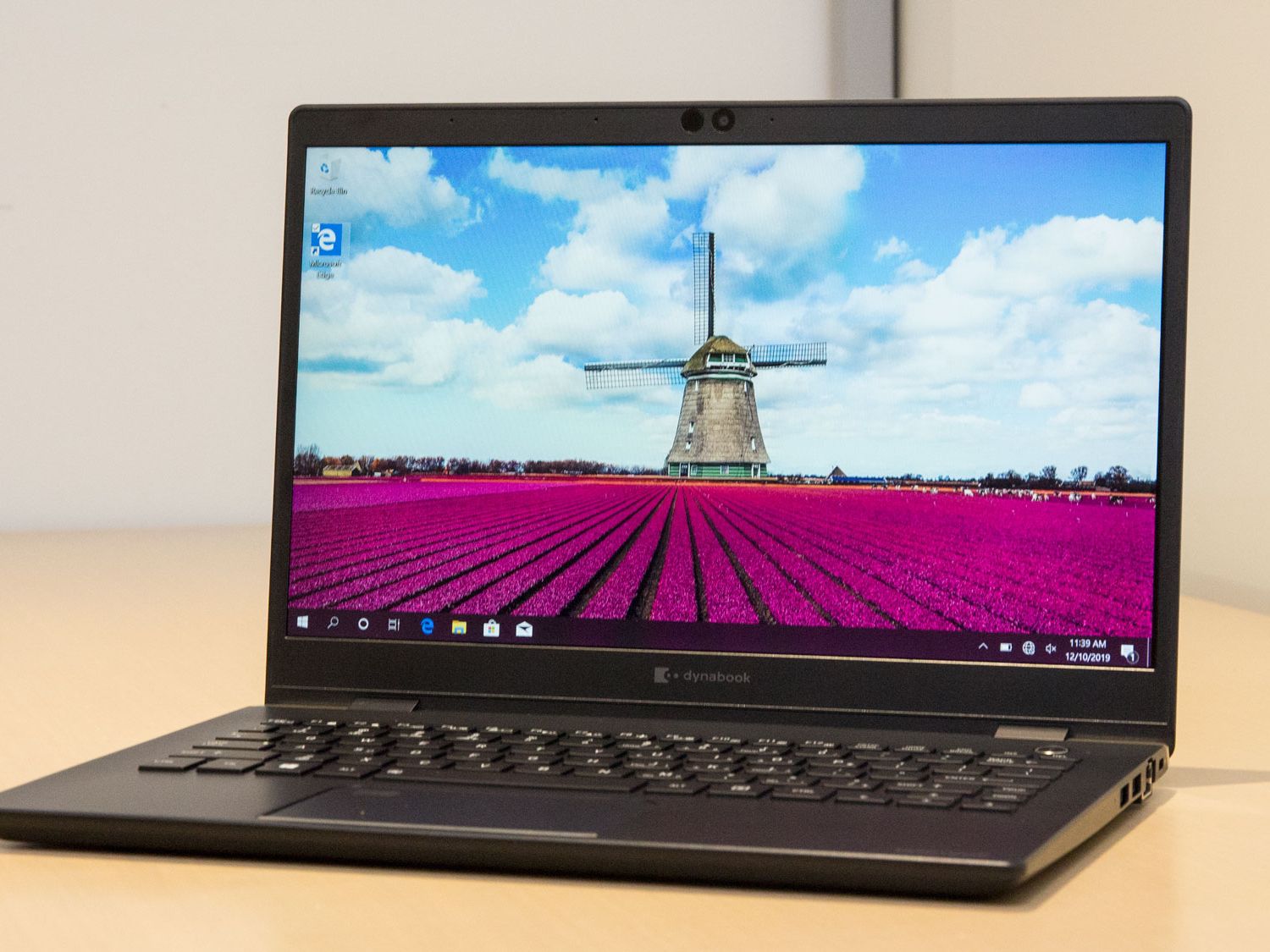 Hands-on review: Dynabook's Portégé X30L weighs less than 2 pounds
