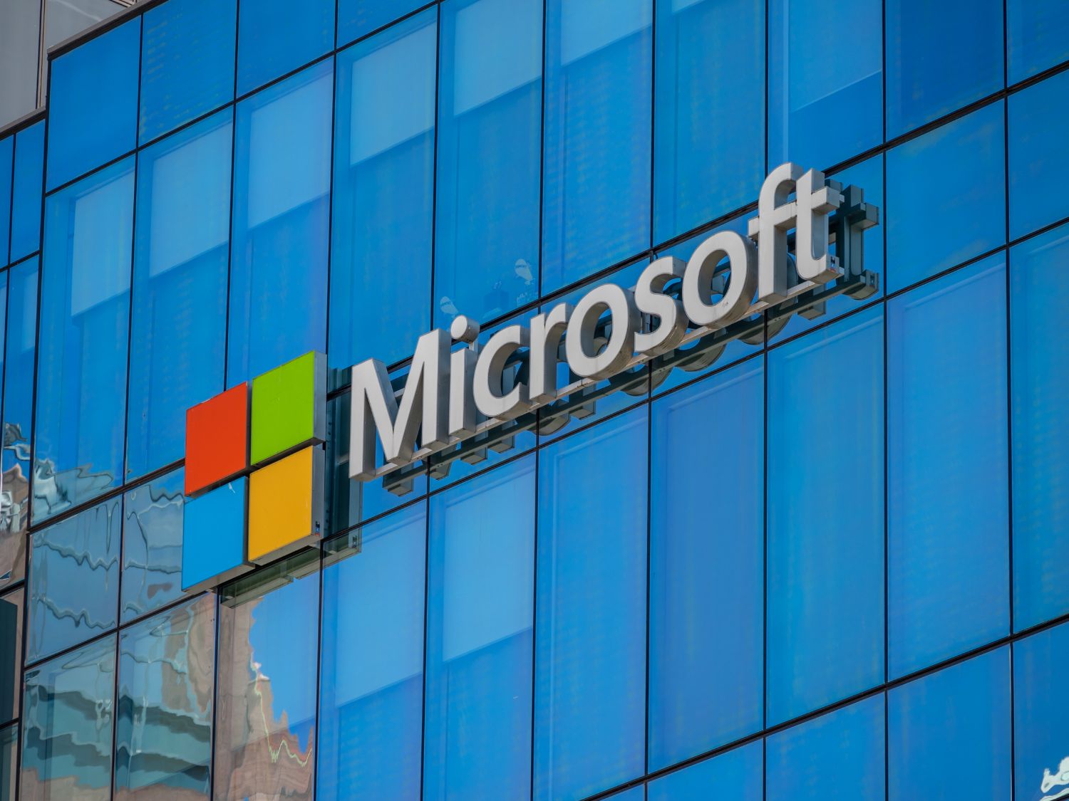 Microsoft предложила добровольные увольнения 60 000 сотрудникам из-за расходов на ИИ Microsoft предложила добровольные увольнения 60 000 сотрудникам из-за расходов на ИИ — изображение 8