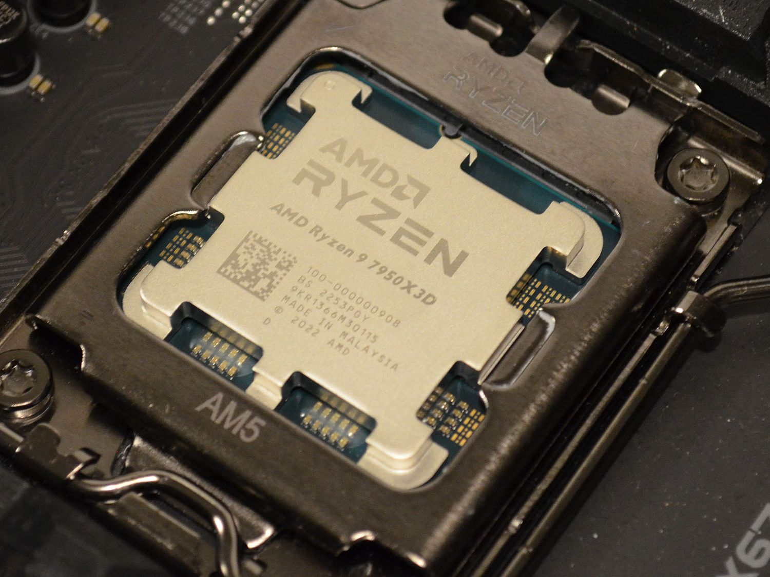 AMD Ryzen 9 7950X3D AM5 Tray CPU 16-Core 4.2 - 5.7GHz Turbo