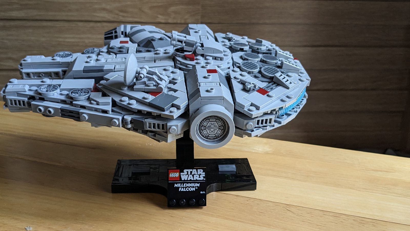 millenium falcon legos