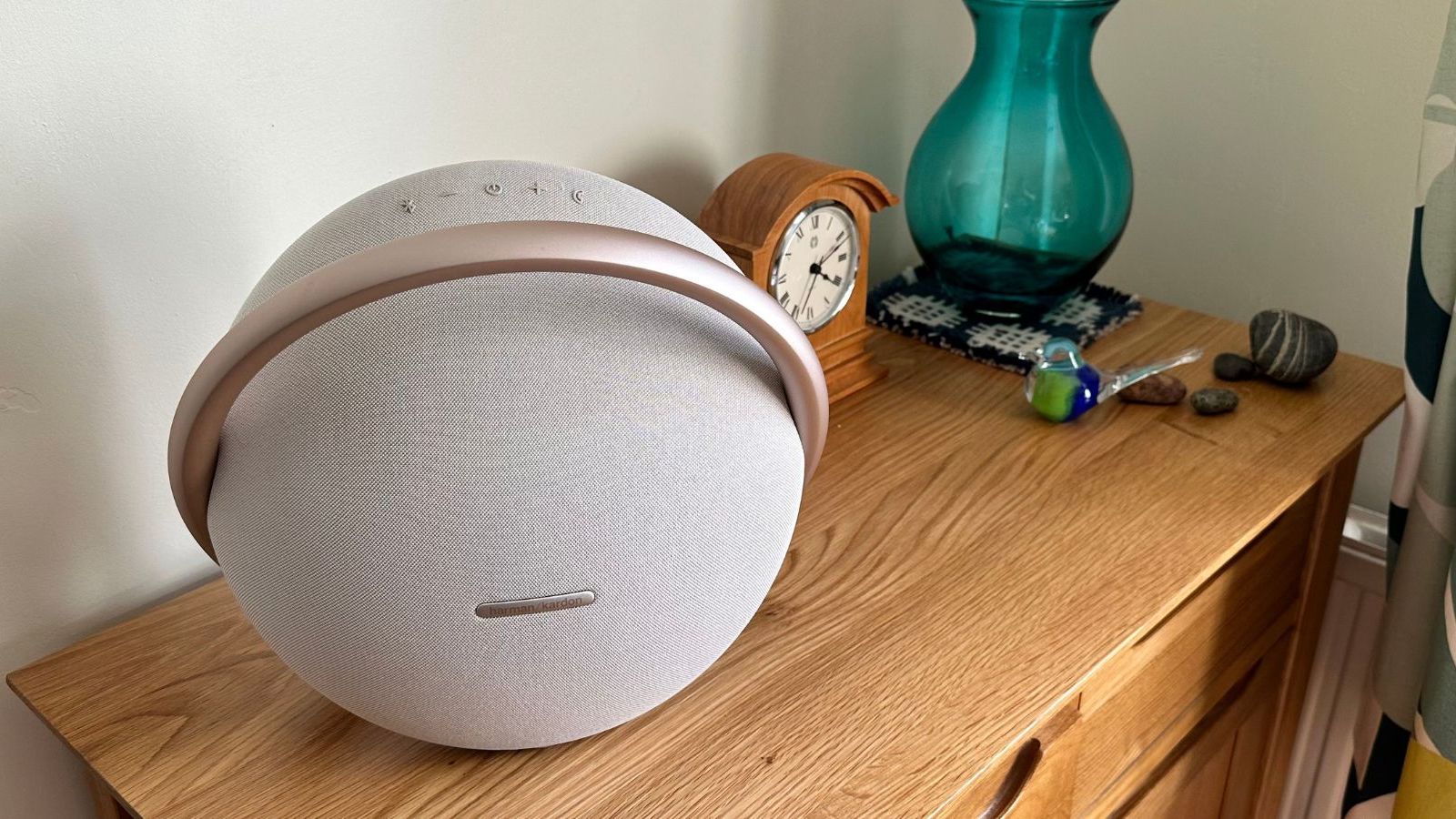 Harman Kardon Onyx 8 Bluetooth Speaker review: The weird sound