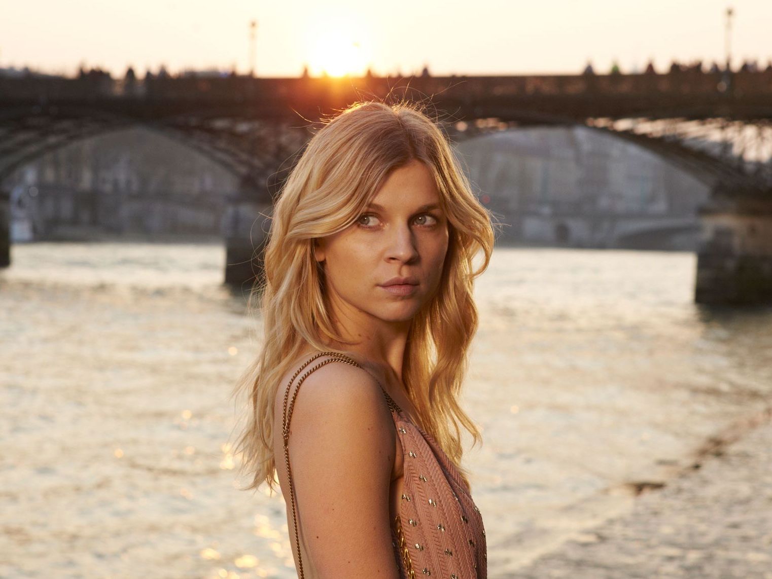 Nude clemence poesy