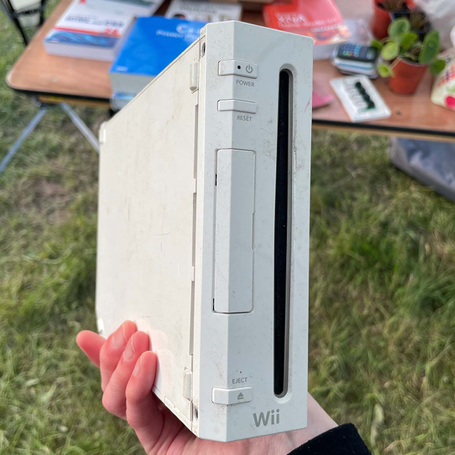 2006 Nintendo Wii hacked to run Infected Systems' blog