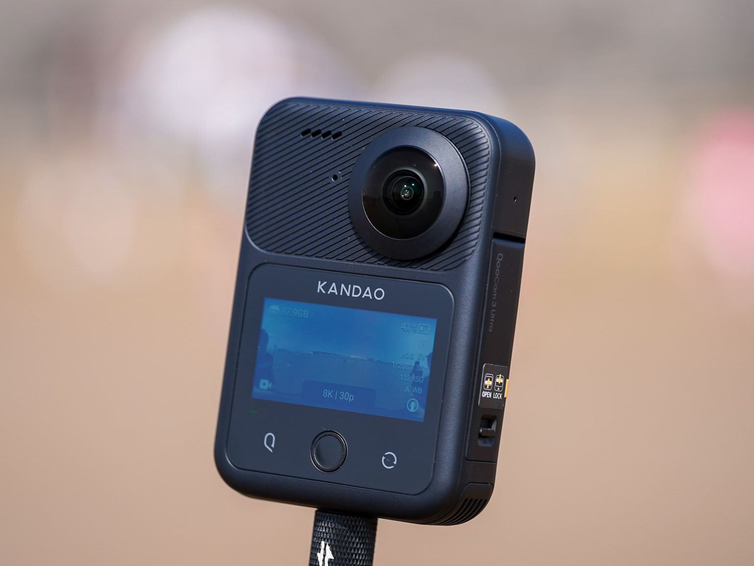 Kandao QooCam 3 Ultra 8K　追加バッテリー付き Kandao Qoocam 3 Ultra review: big on pixels, heavy on the pocket | T3