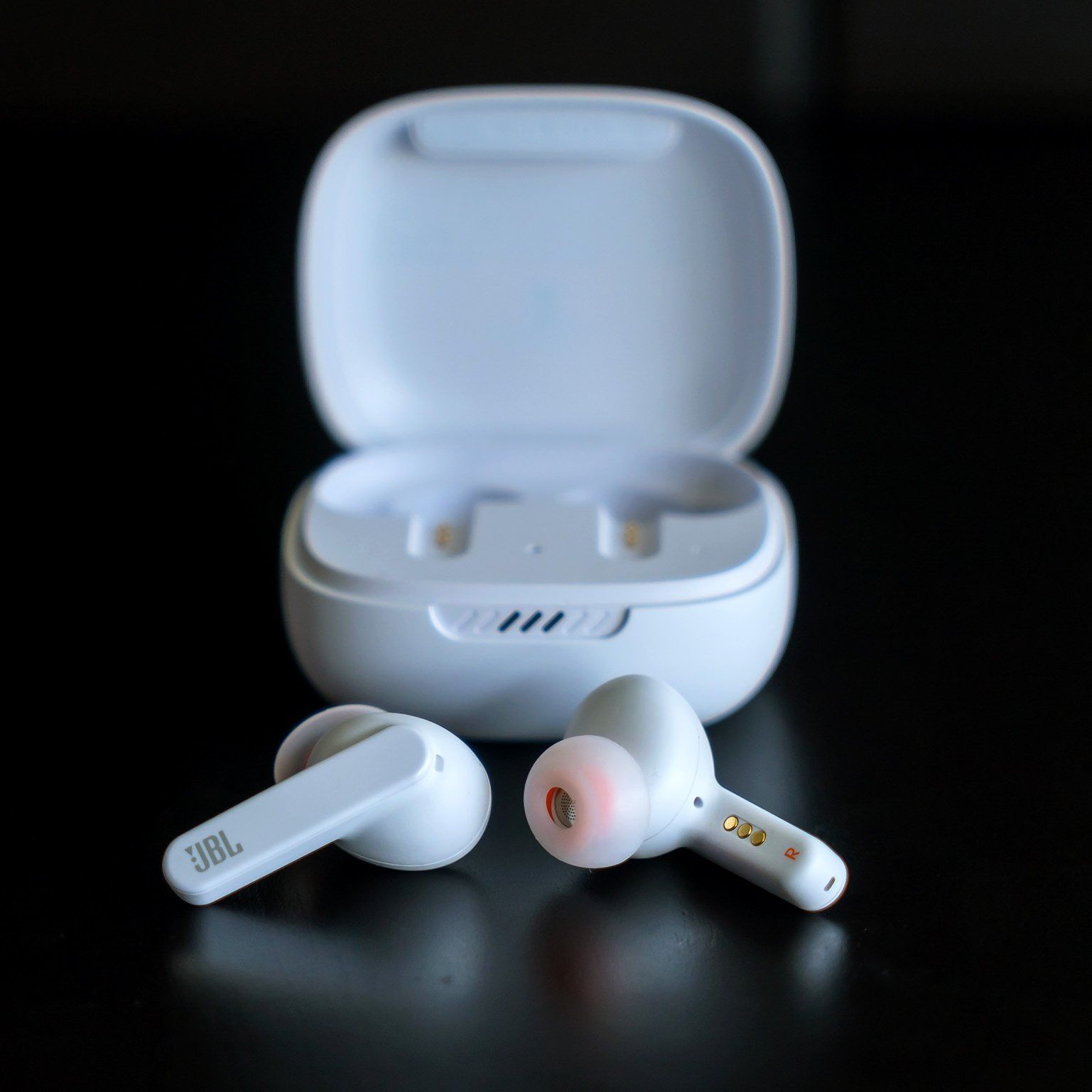 JBL Live Pro + TWS ワイヤレス イヤフォン ホワイト JBL Live Pro+ TWS | True wireless Noise Cancelling earbuds