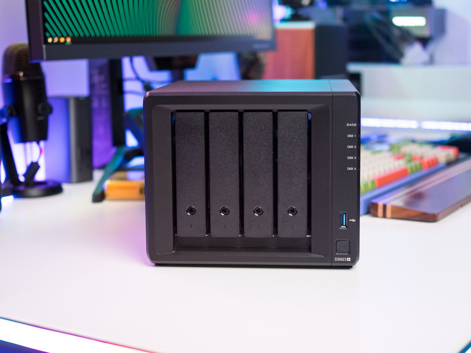 SYNOLOGY DiskStation DS923＋ Amazon.com: Synology DiskStation DS923+ 4-Bay NAS Enclosure