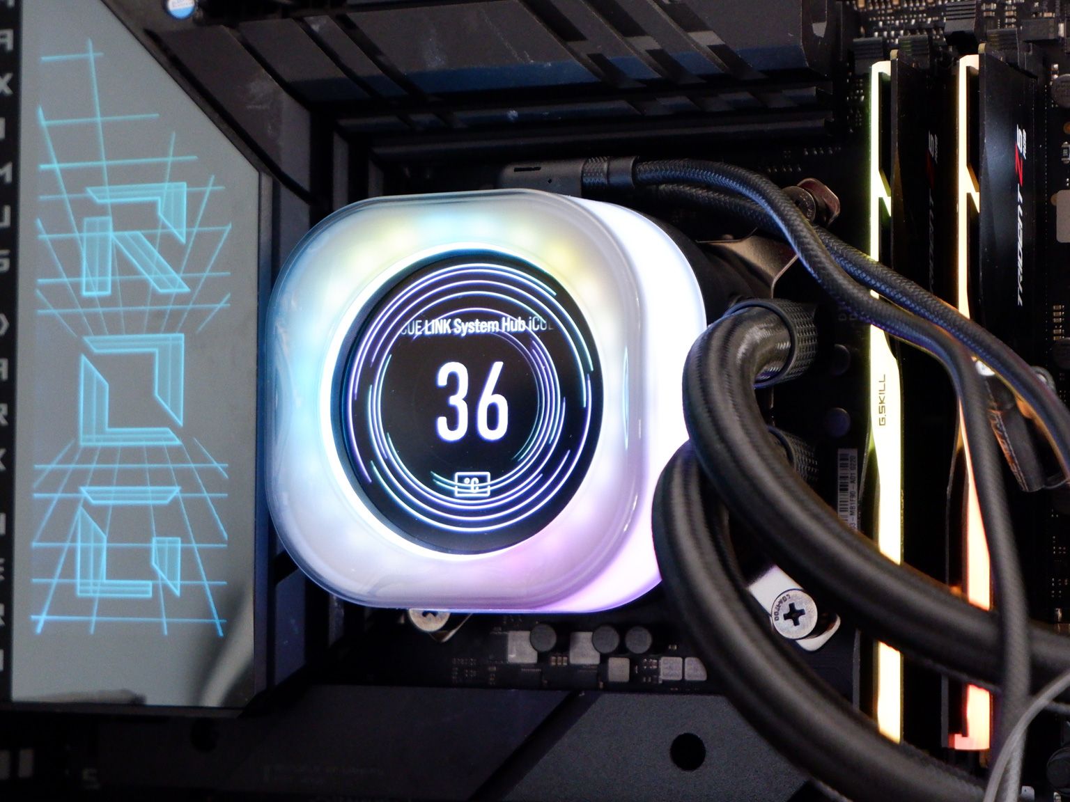 CORSAIR iCUE LINK TITAN 360　LCD 4sxFDCSQ8xKbWhHx8TgTs7.jpg