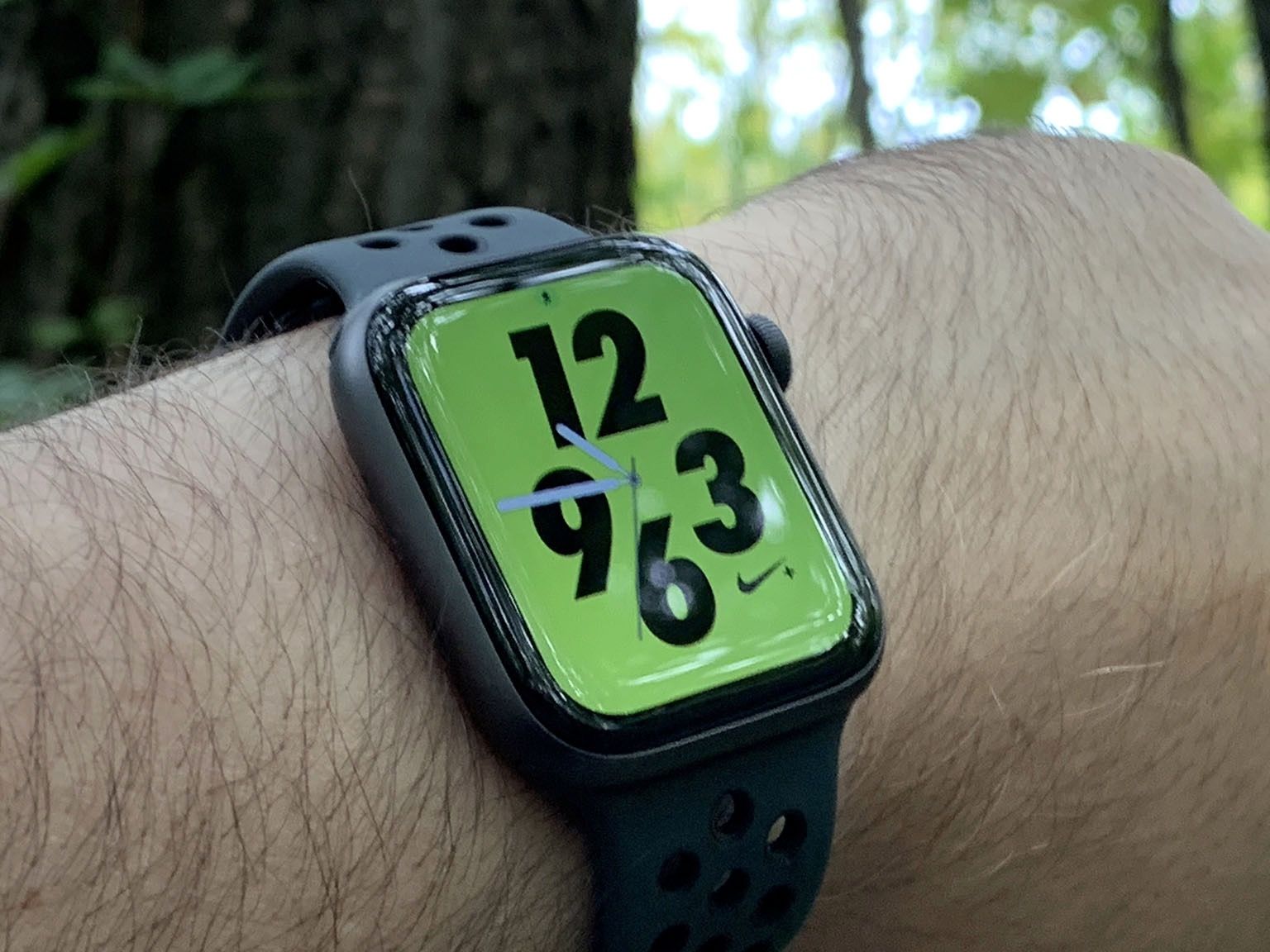 【nnns】AppleWatch series5 NIKE Wi-Fi+C Apple Watch Series 5 40mm (GPS + Cellular) Nike Edition
