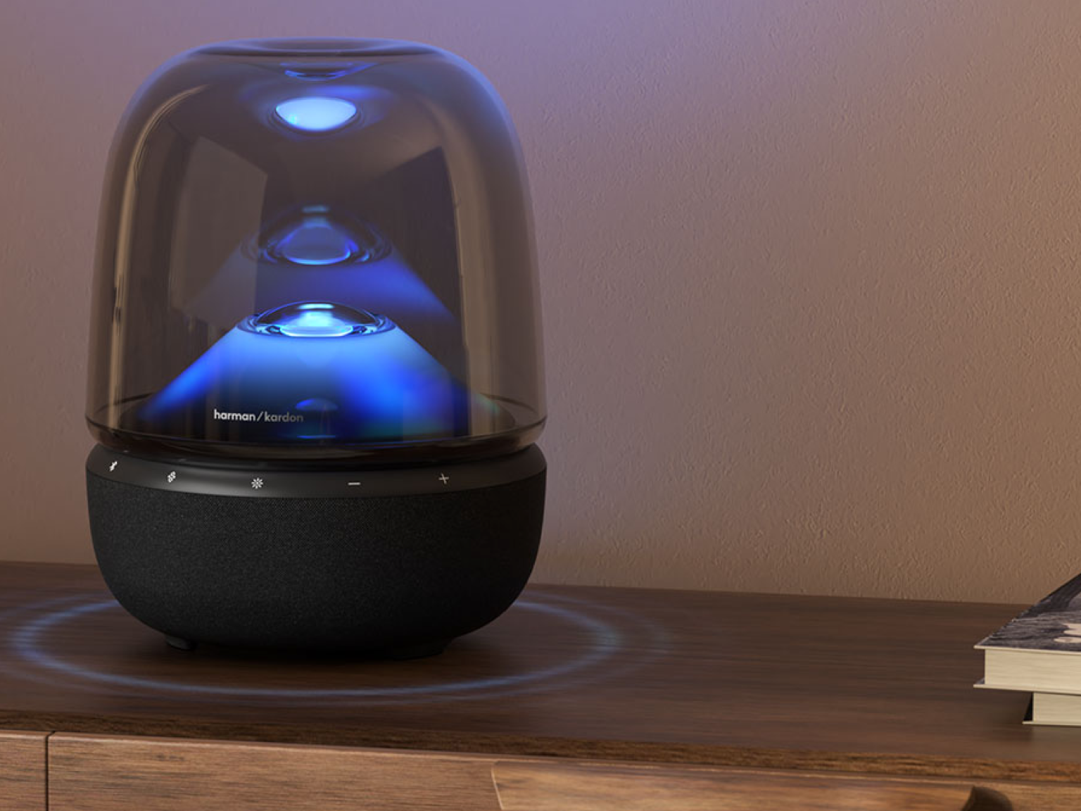 Harman Kardon's new Bluetooth speaker has a classic HK design that