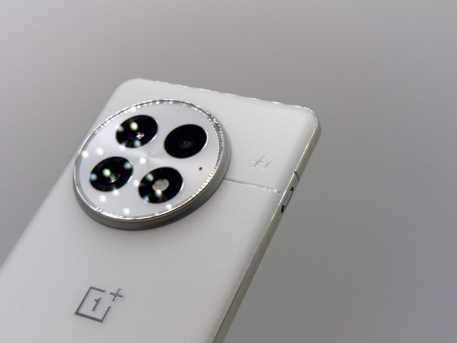 【3/9昼まで価格】OnePlus 13 ホワイト　新品未開封 OnePlus 13 12GB+256GB White
