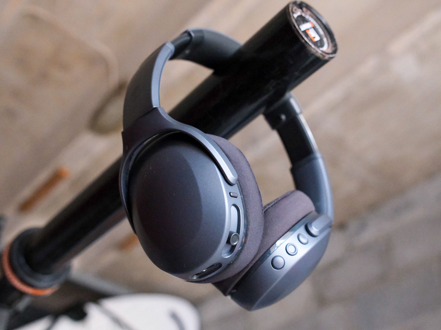 I tried Skullcandy's new Crusher 540 Active gym headphones and
