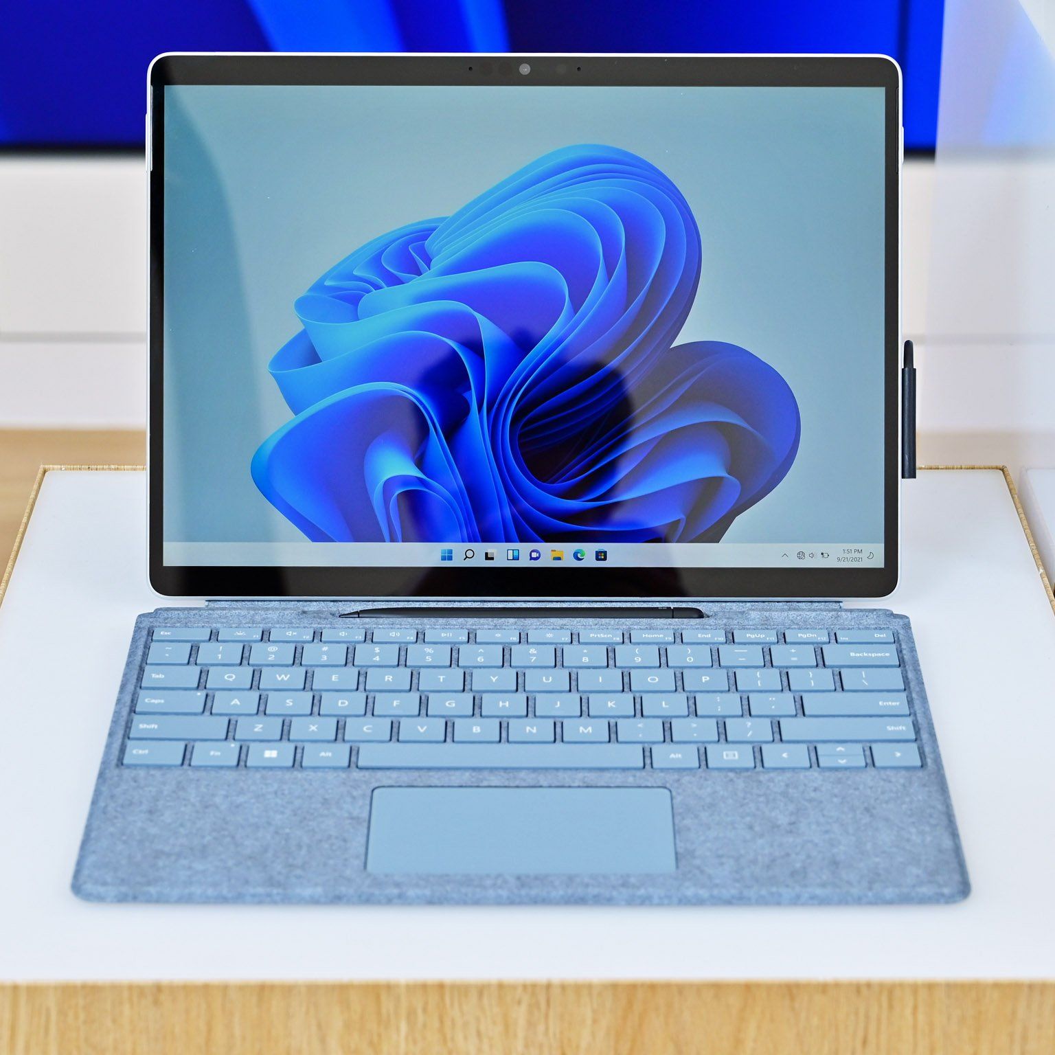 〈新品〉 Surface Pro8 8G/256G Office2021 Microsoft Surface Pro 8 Bundle - Intel Evo Core i7- 16GB RAM
