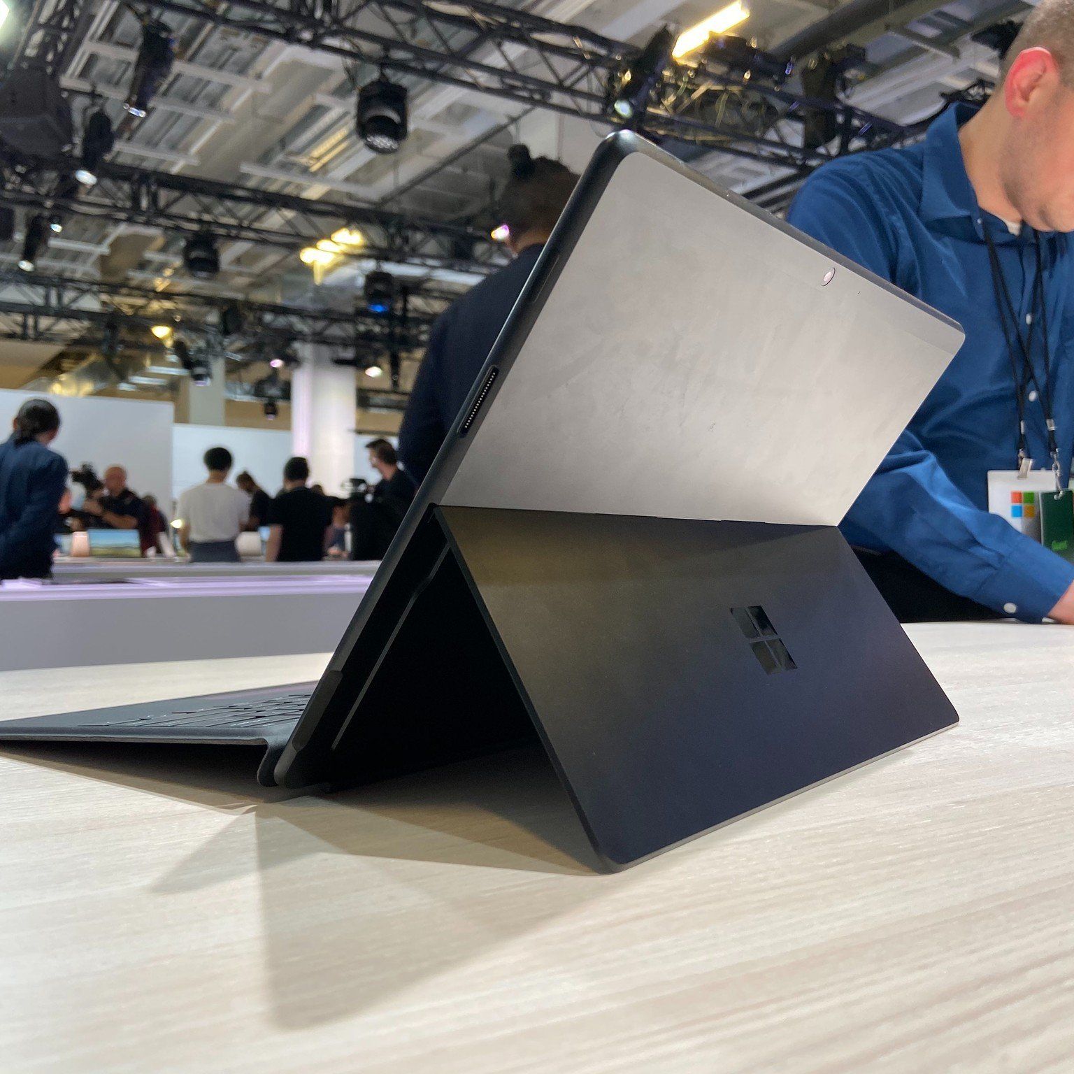 【Ronkeylo】Microsoft Surface Pro X Surface Pro X (2020) review: Minor changes for the best ARM PC