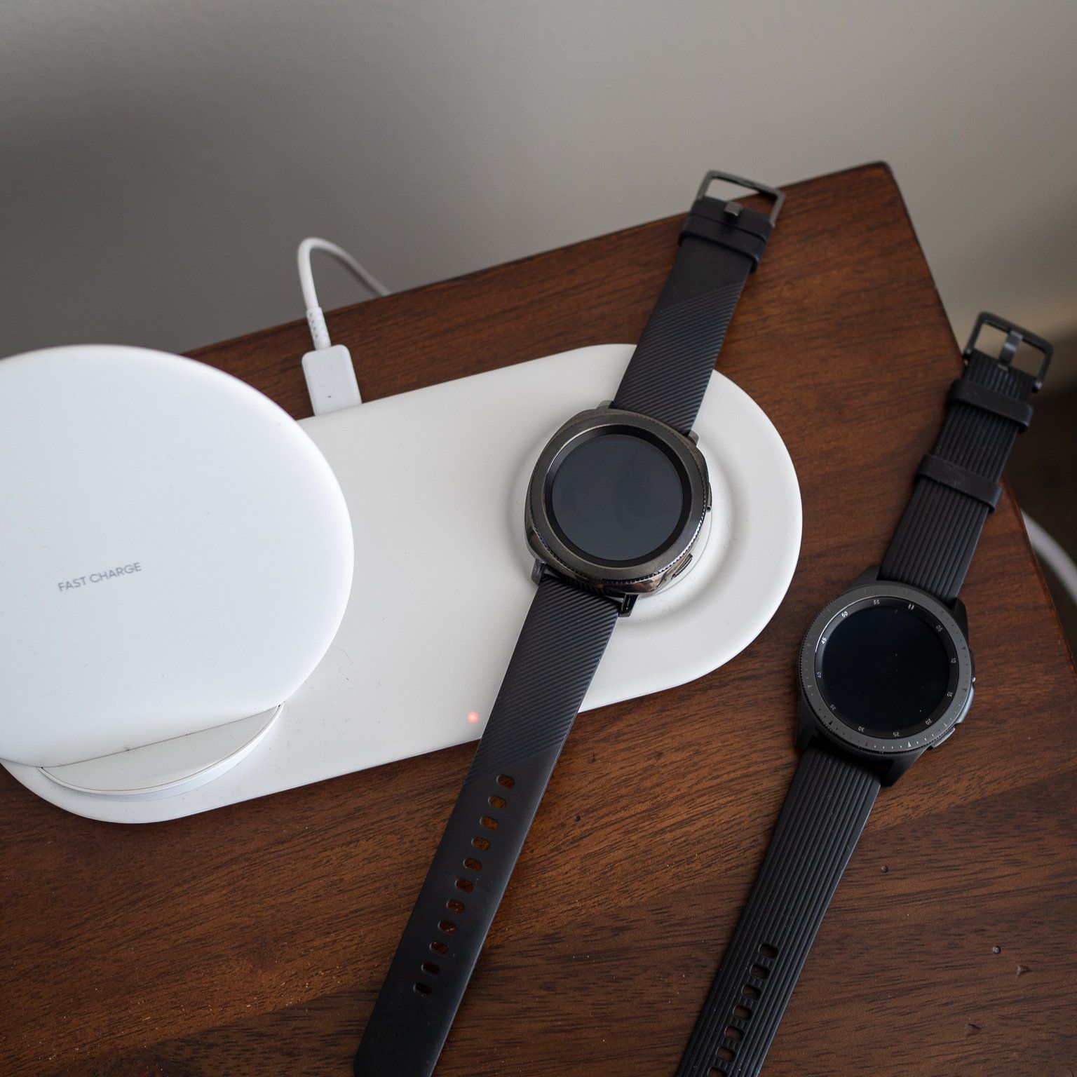 Can the Samsung Wireless Charger Duo charge older Gear 