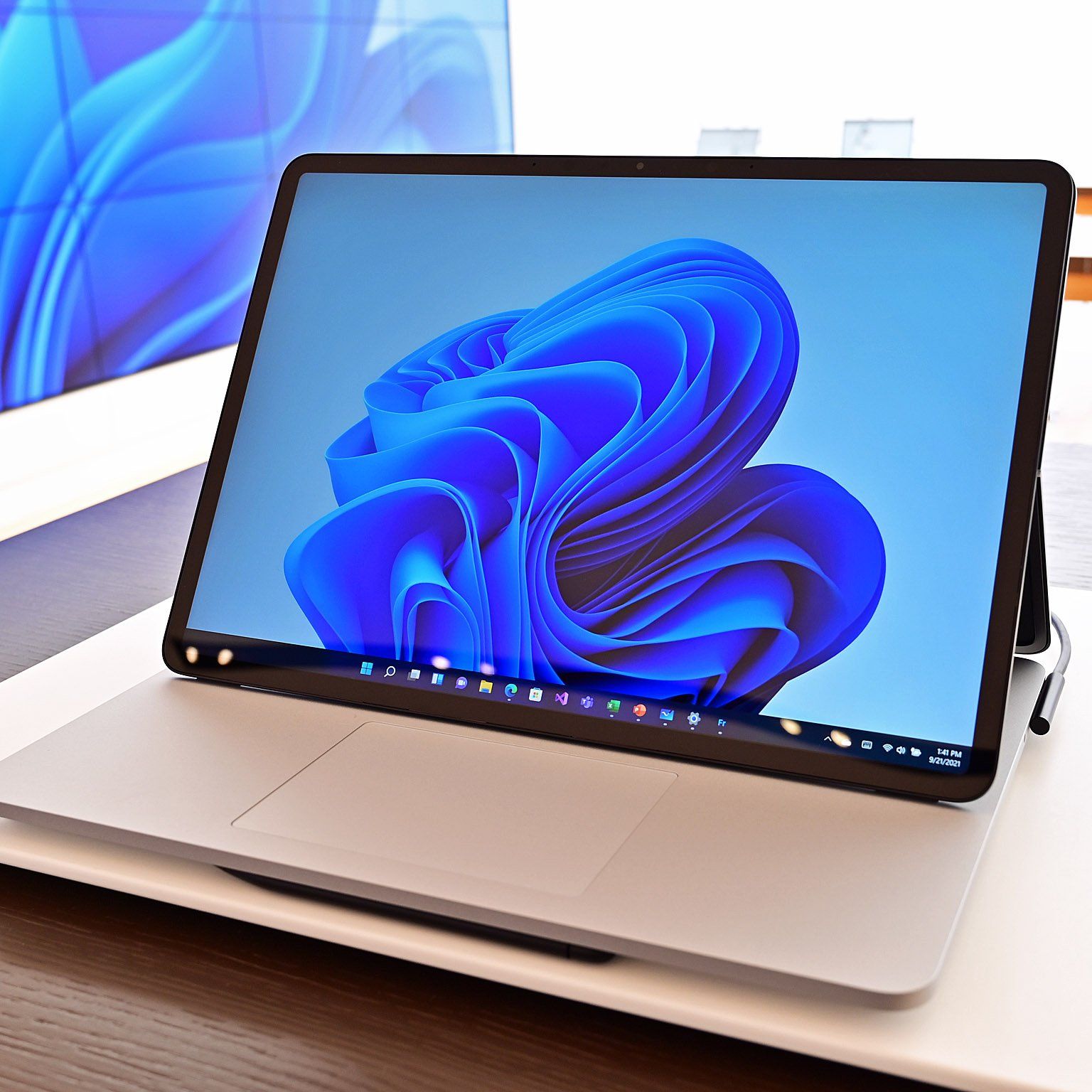 【準新品】Surface Laptop Studio 16/256 Office PaLZV7paVBBjtHbNM53J4j.jpg