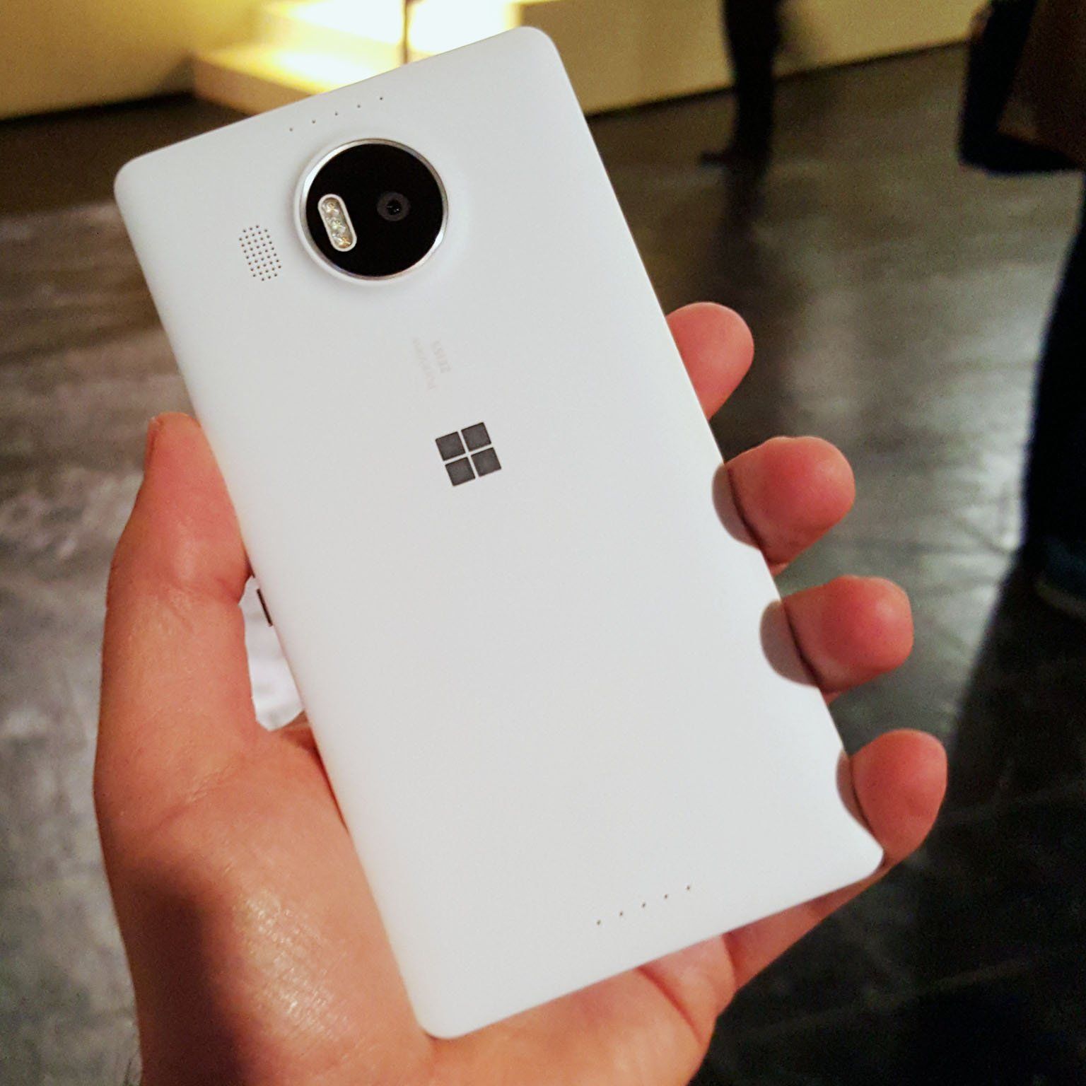 How does the new Microsoft Lumia 950XL compare to the Lumia 1520