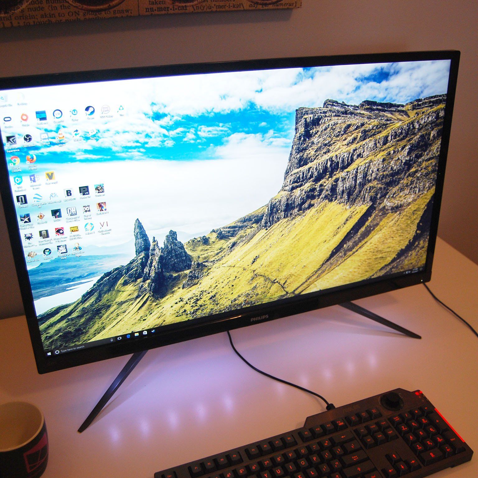 Gaming Monitor Ambiglow 搭載 4K HDR ディスプレイ 326M6VJRMB