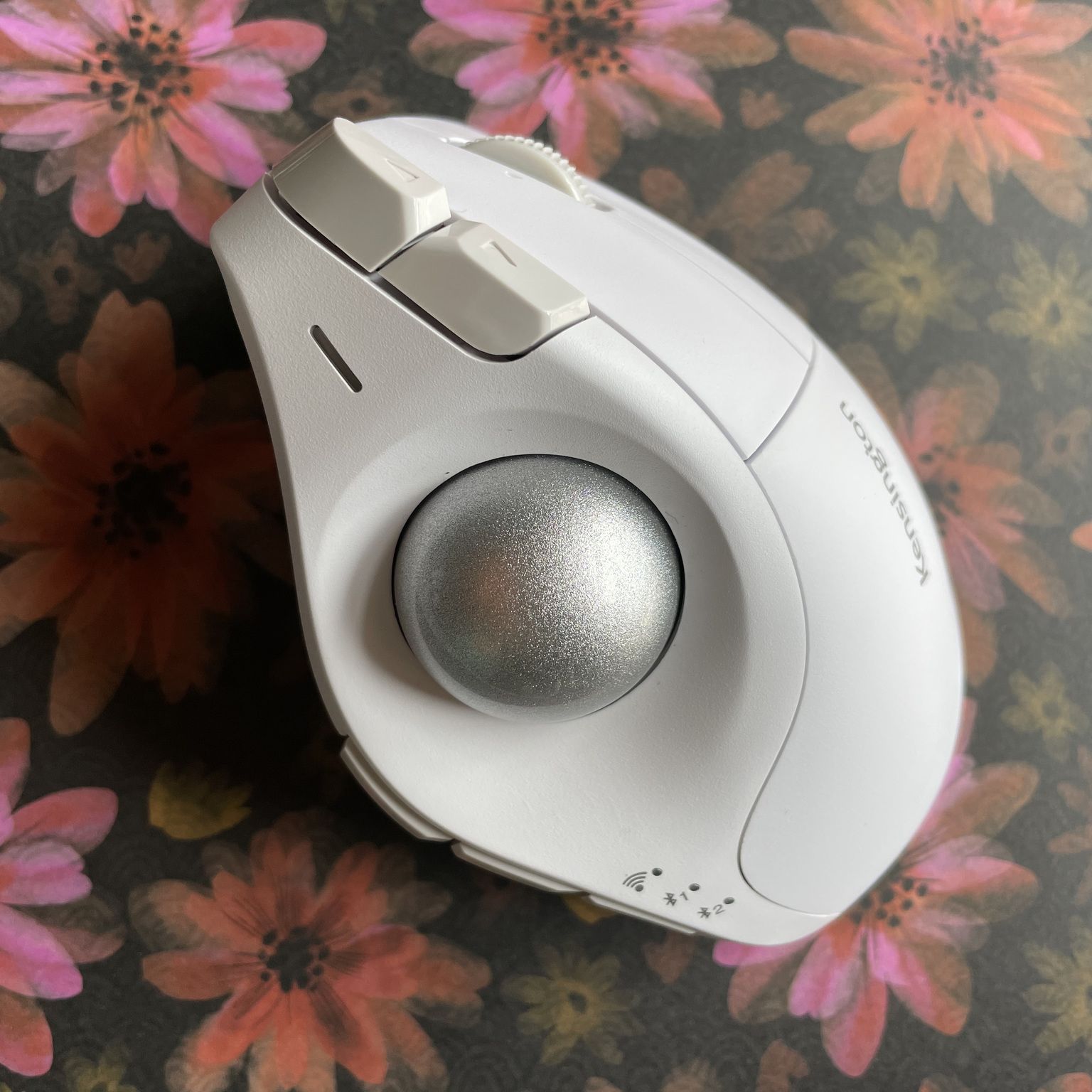 美品Kensington Pro Fit Ergo Veal ホワイト Pro Fit™ Ergo Vertical Wireless Trackball - White