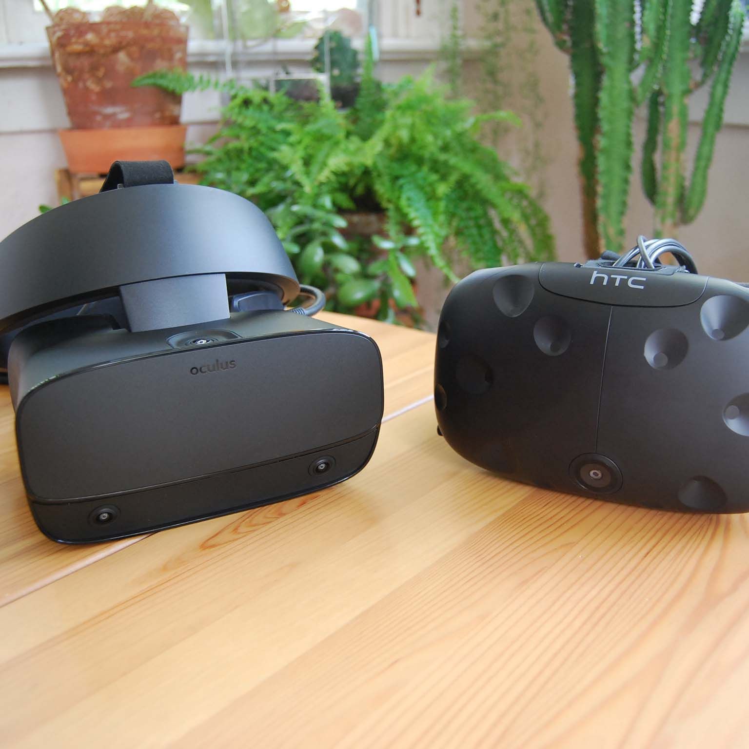 difference between oculus rift and htc vive