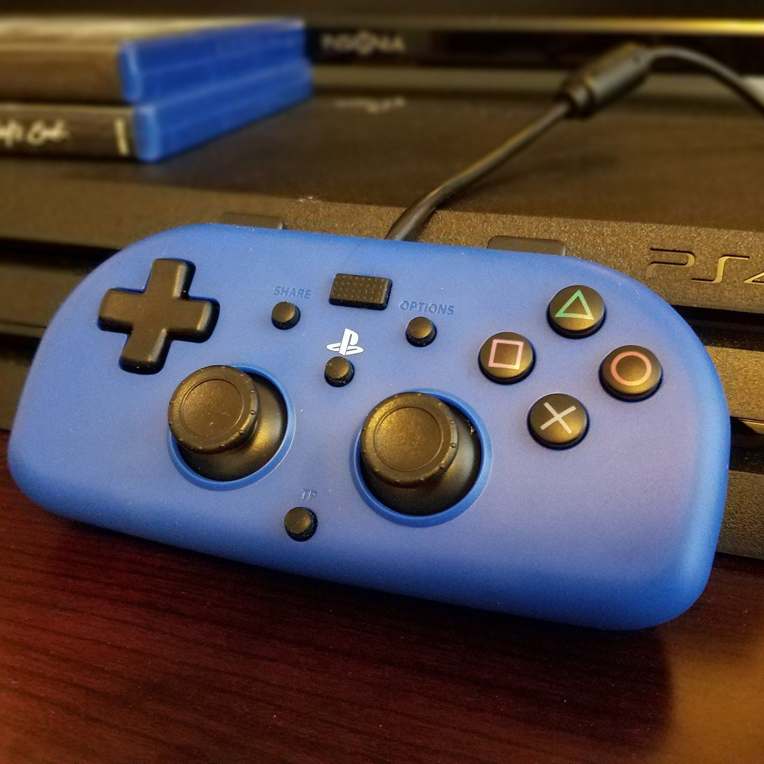 Sony PlayStation 4 Mini Wired Gamepad review: Perfect for