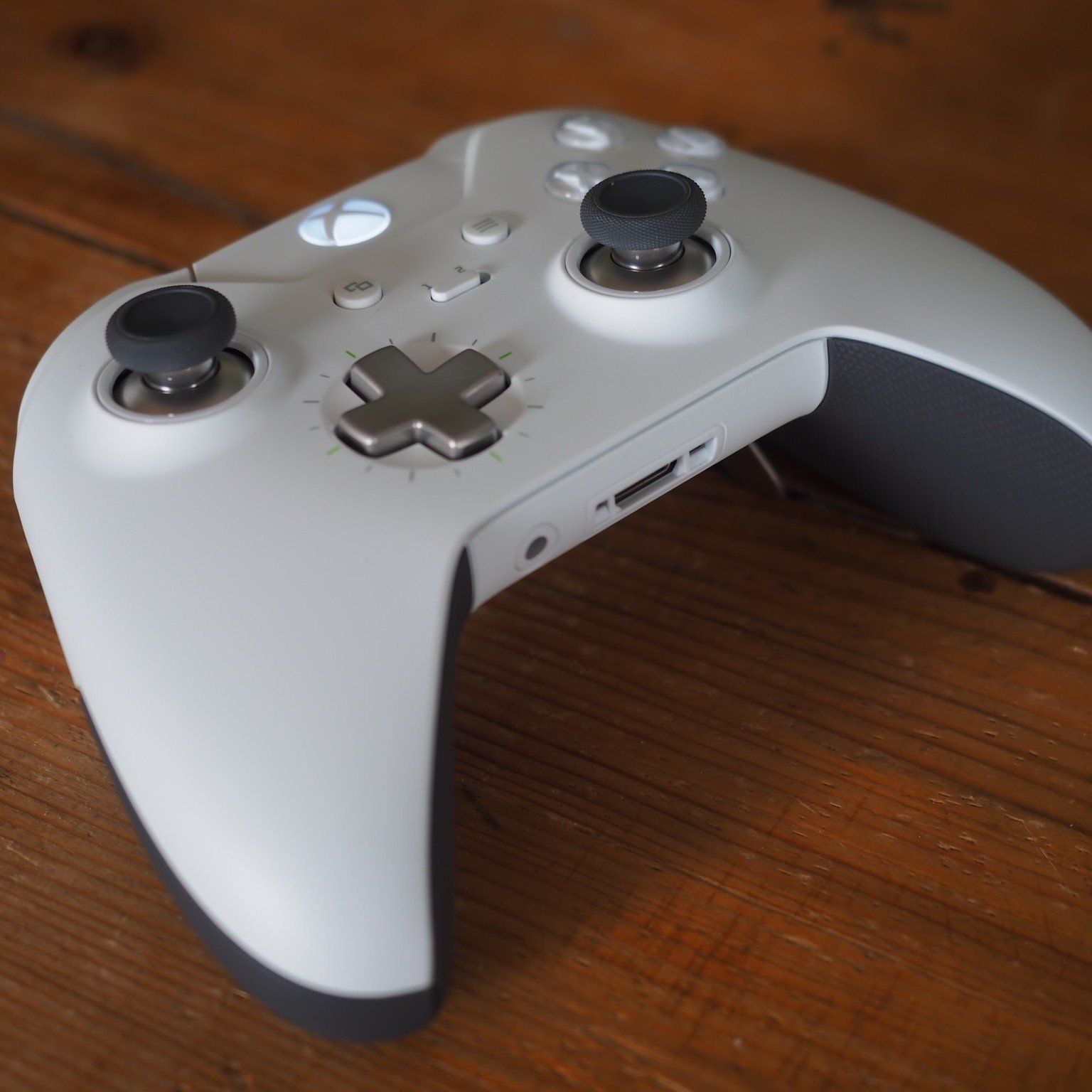White Xbox Elite Wireless Controller review: Same great