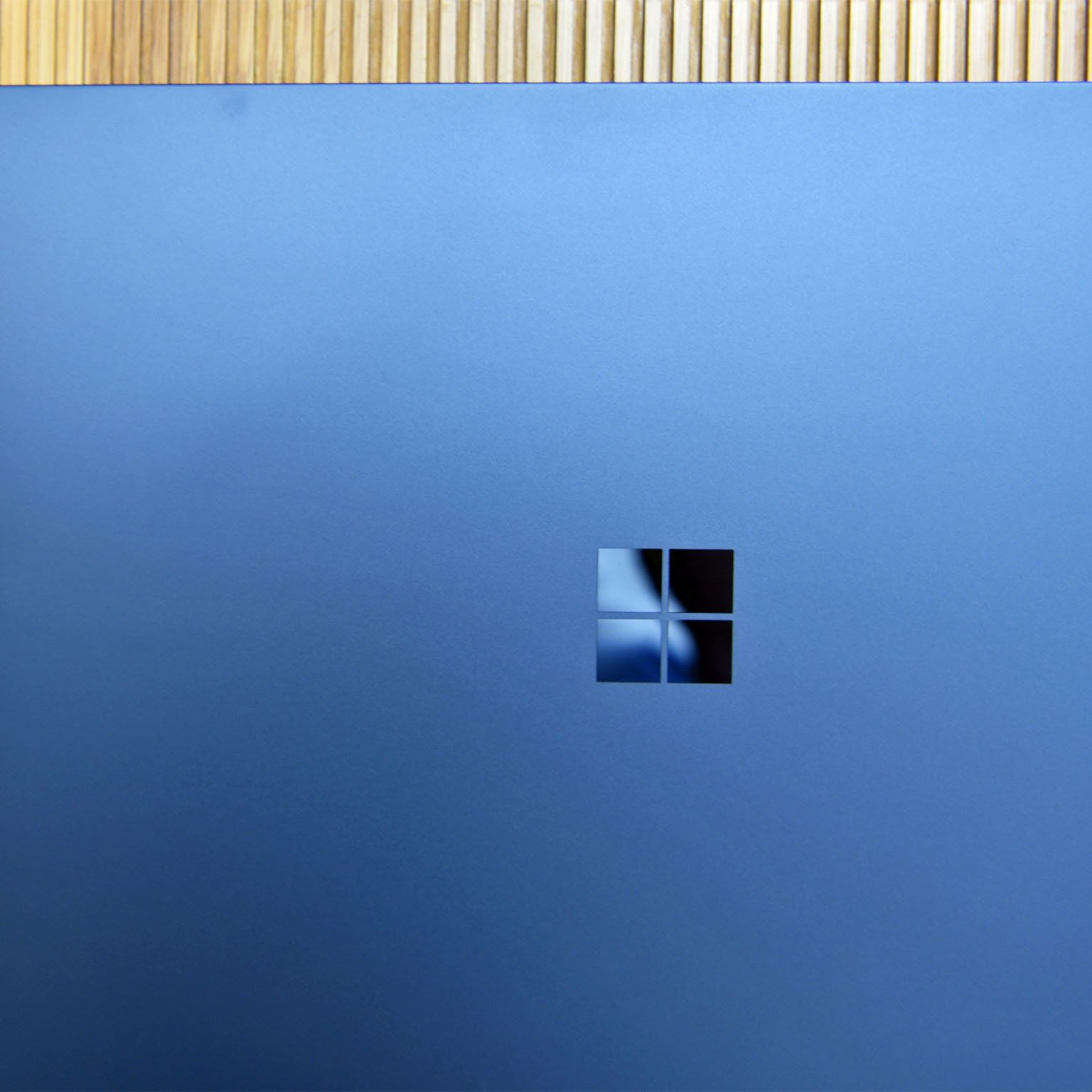 Microsoft Surface Laptop コバルトブルー Amazon.com: Microsoft Surface Laptop 2 (Intel Core i5, 8GB RAM