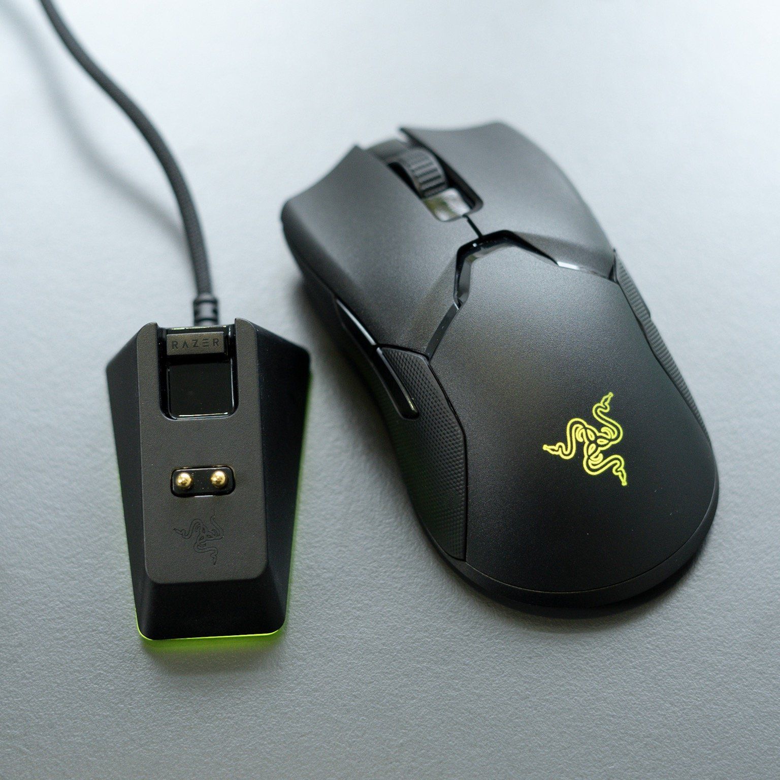 マウス・トラックボール Razer VIPER ULTIMATE WITH CHARGING DOCK The Razer Viper Ultimate is down to $60 with its fancy