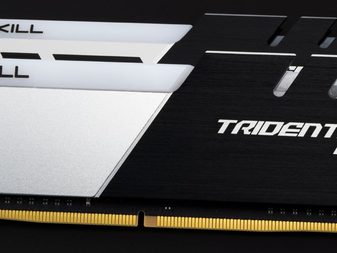 B550 SteelLegend+Trident Z DDR4 8GB×4 G.SKILL Trident Z RGB Series DDR4 RAM (XMP) 32GB (4x8GB) 3200MT/s