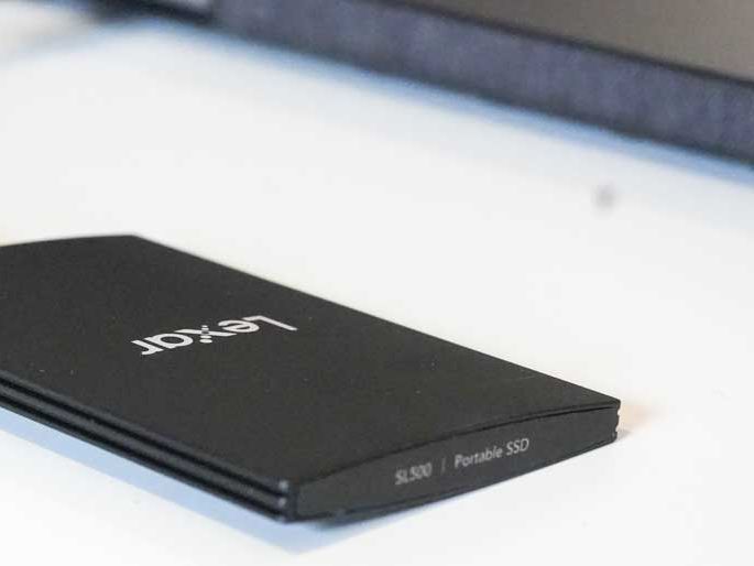 Lexar SL500 Portable SSD　2TB Amazon.com: Lexar 2TB SL500 Portable SSD, Up to 2000MB/s