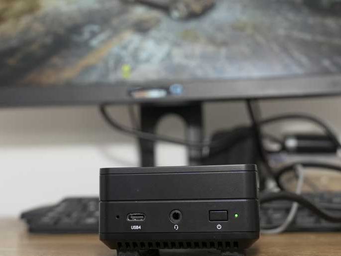 【ミニPC】MINISFORUM EM780 西川和久の不定期コラム】80mm角しかないのにRyzen 7搭載の高