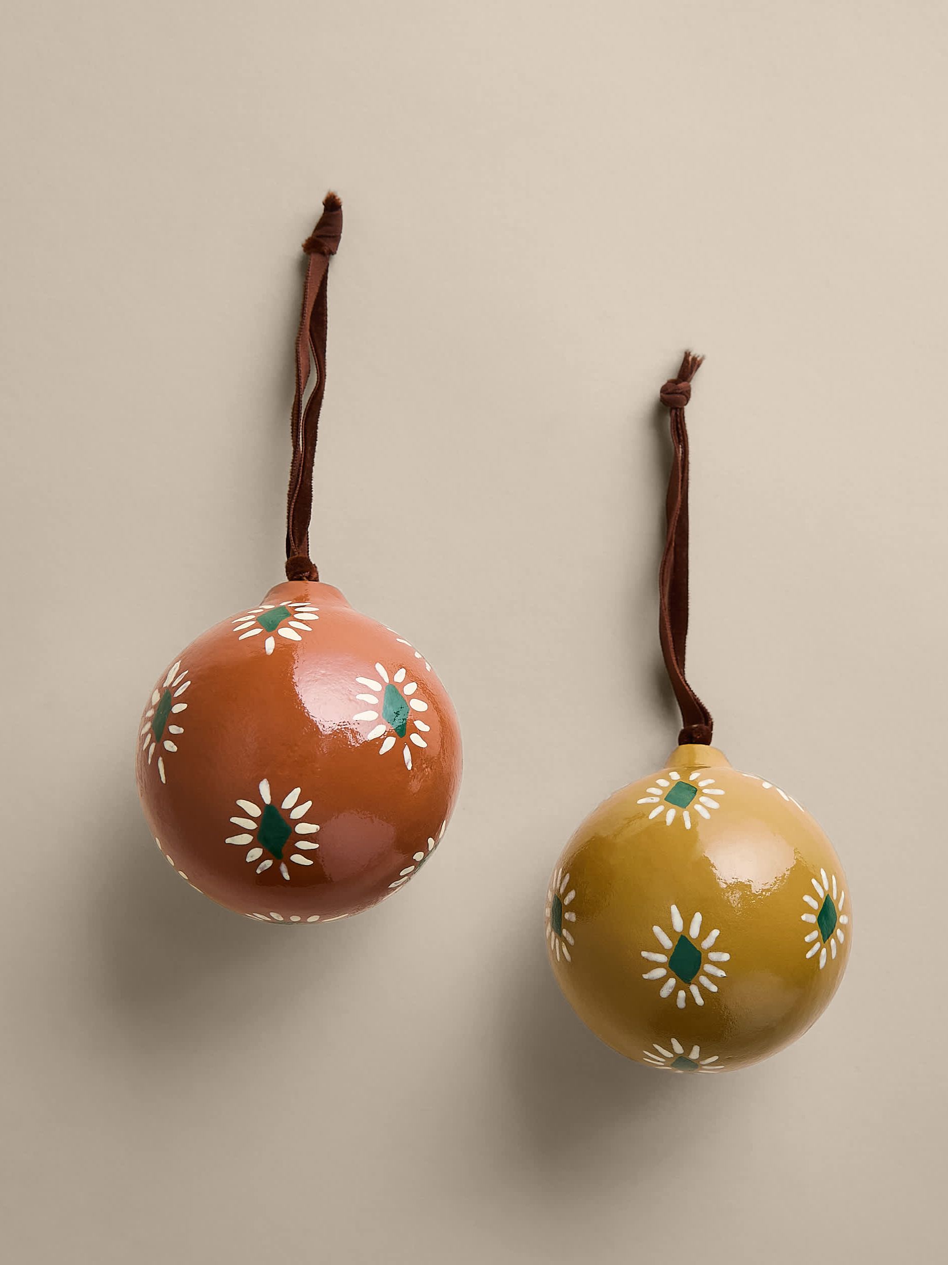 2 Pack Cotton Mache Glossy Baubles