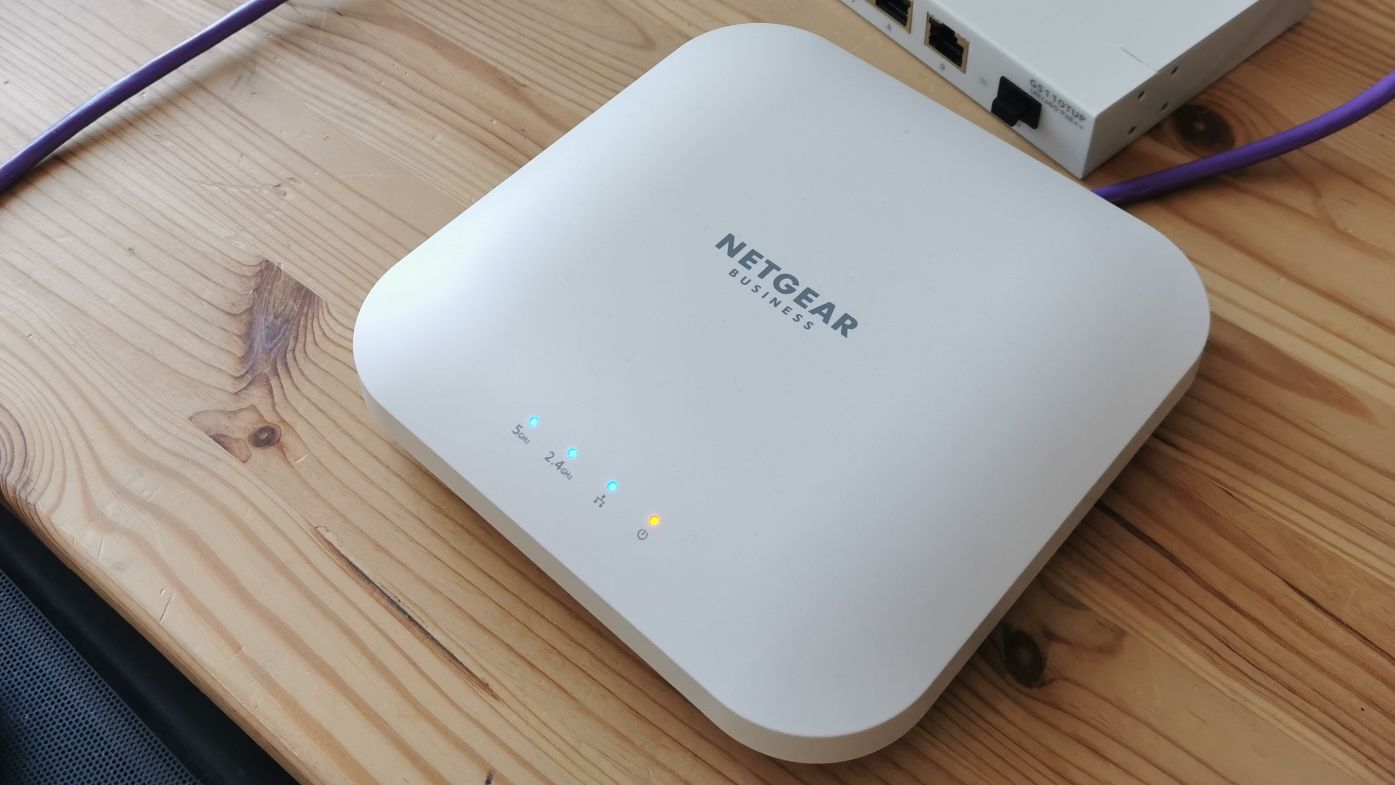 NETGEAR WAX214 Wi-Fi 6 無線LANアクセスポイント Netgear WAX214 WiFi 6 PoE+ Access Point review | TechRadar