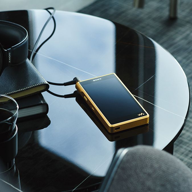 SONY WALKMAN ゴールド This gold-plated Sony Walkman could bring a little bling to the WH