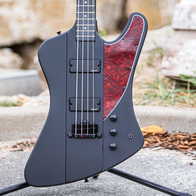 Harley Benton unveils all-black version of Thunderbird-like TB-70