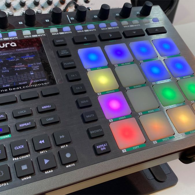 NEKTAR AURA MIDIコントローラー Nektar TechnologyのMIDIコントローラー、AURAのご紹介です。
