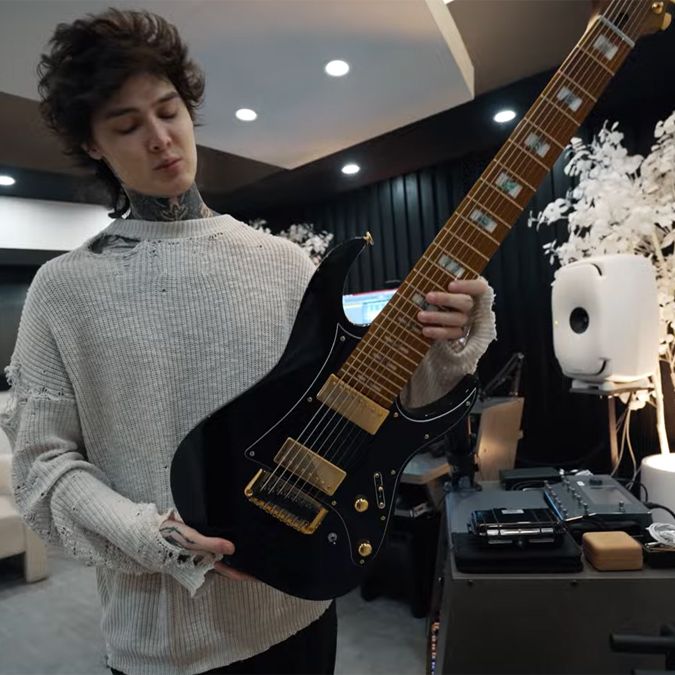 Ibanez THBB10 Tim Henson シグネチャーモデル Tim HensonのシグネチャーモデルIbanez THBB10が登場 | ギターホーム