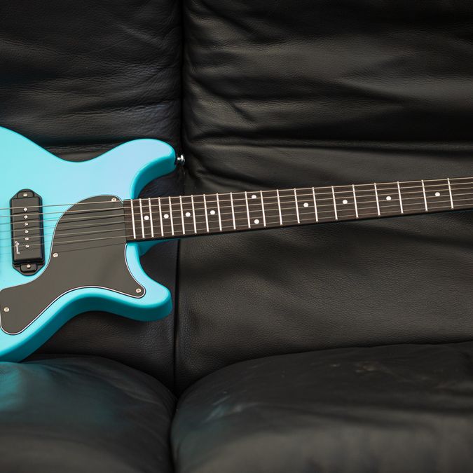 ギター Harley Benton dc-junior Harley Benton's DC Junior FAT promises stacked tones and a