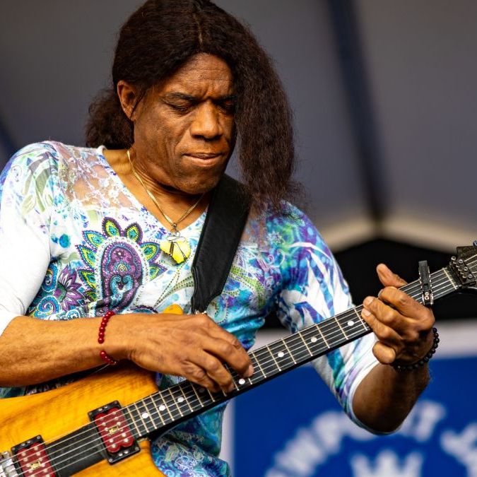 How Stanley Jordan stumbled upon his tapping tuning | Guitar World