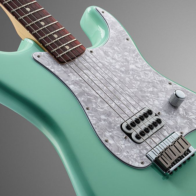 Fender Tom Delonge 仕様 Stratocaster Fender's Tom DeLonge Signature Stratocaster officially